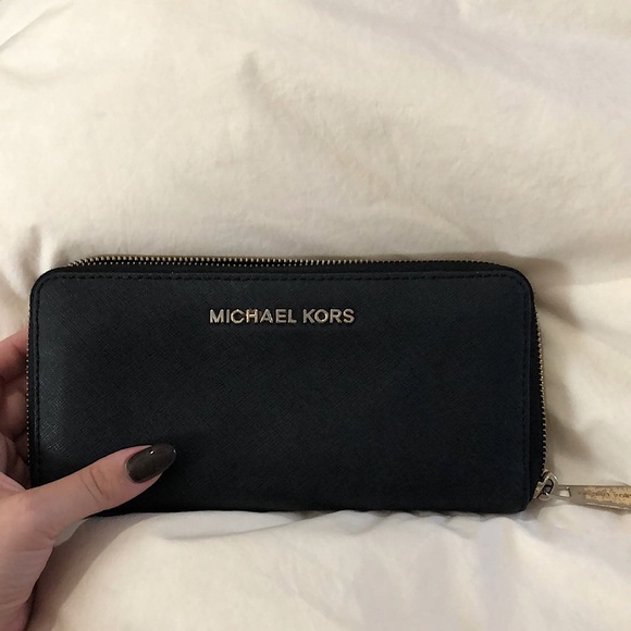 Michael Kors wallet - Picture 2 of 5